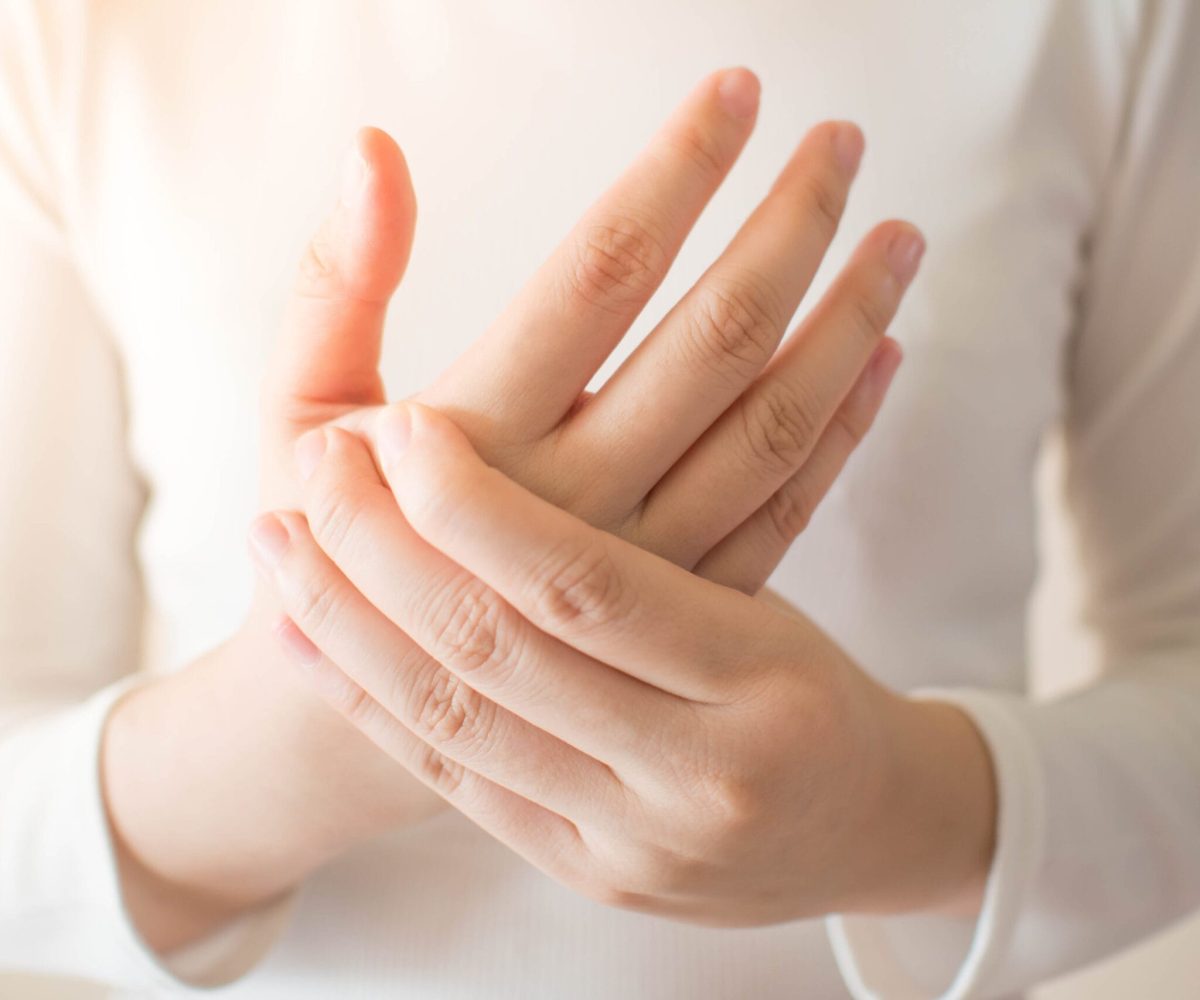 Young Female In White T-shirt Suffering From Pain In Hands | Hudson PT Premier Physical Therapy Clinic Union City and Jersey City, NJ,